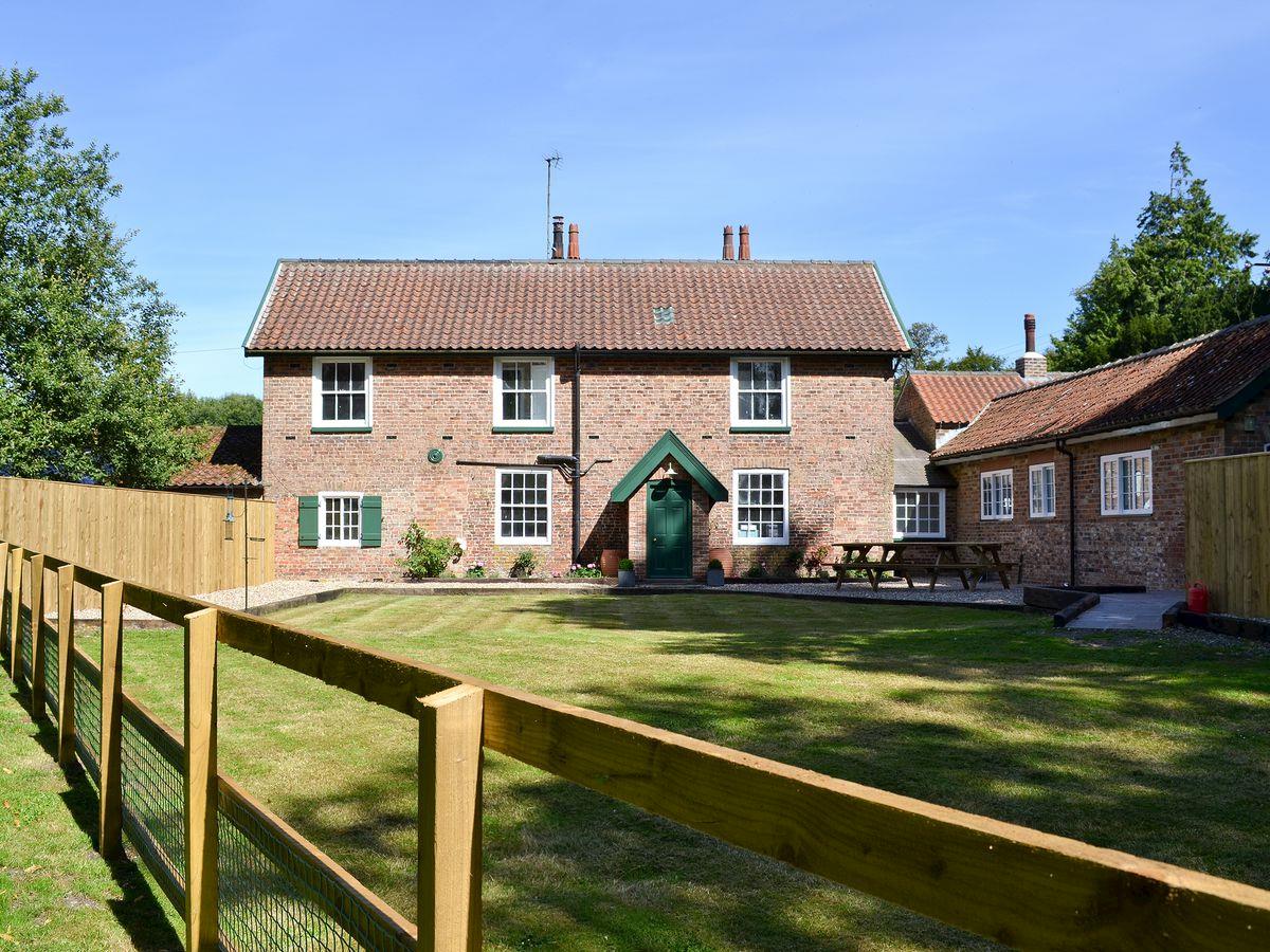 Disabled Holidays - The Garden Cottage- East Yorkshire - Owners Direct, England