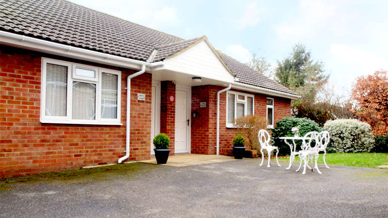 Disabled Holidays - Bench Cottage- Hampshire - Owners Direct, England