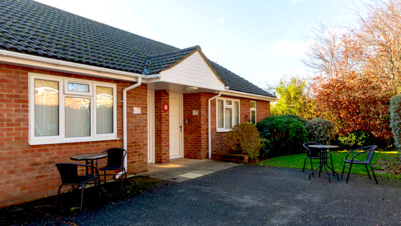 Disabled Holidays - Little Bench Cottage- Hampshire - Owners Direct, England