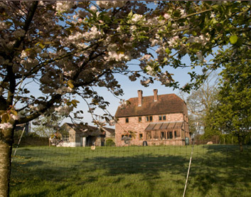 Disabled Holidays - Parlour Cottage- Sussex - Owners Direct, England