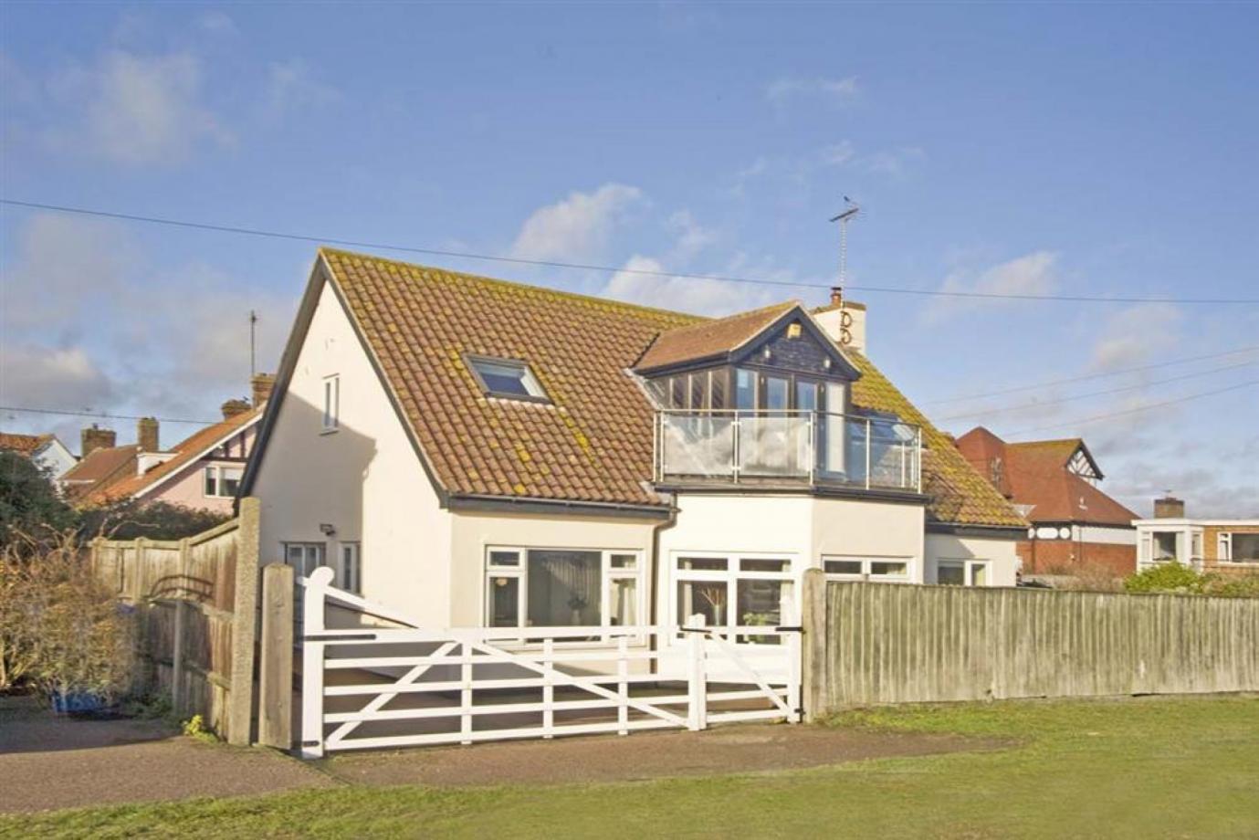 Disabled Holidays - Hightide Cottage- Suffolk - Owners Direct, England
