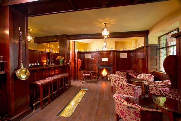 Accessible Hotels And Disabled Holidays For Wheelchair Users Lake Lakeside Hotel Spa Lake Windmere Pub