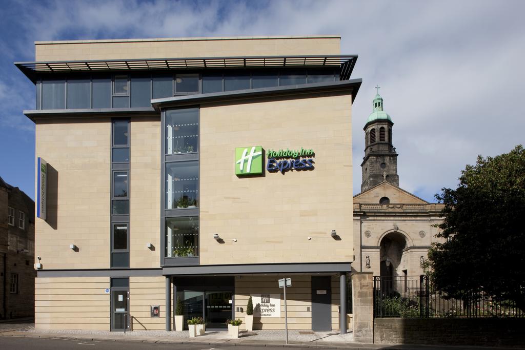 Disabled Holidays - Holiday Inn Express Edinburgh Royal Mile- Edinburgh - Owners Direct, Scotland