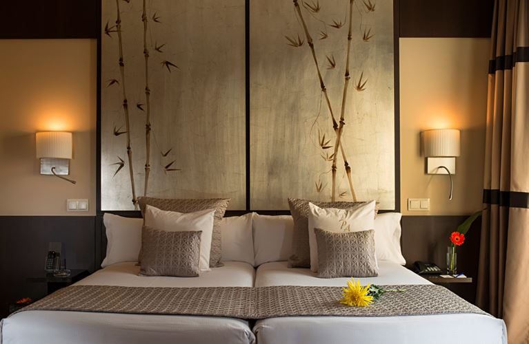 Husa Paseo Del Arte Hotel