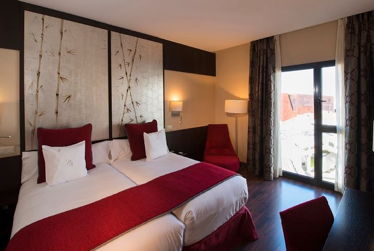 Husa Paseo Del Arte Hotel