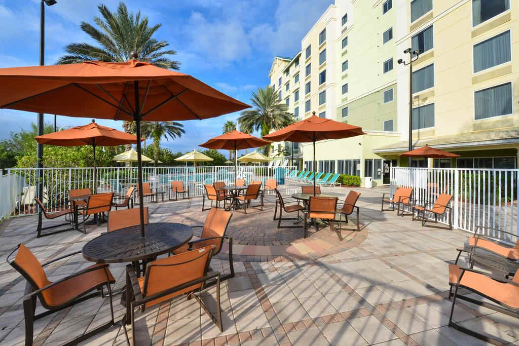 Comfort Suites Maingate East