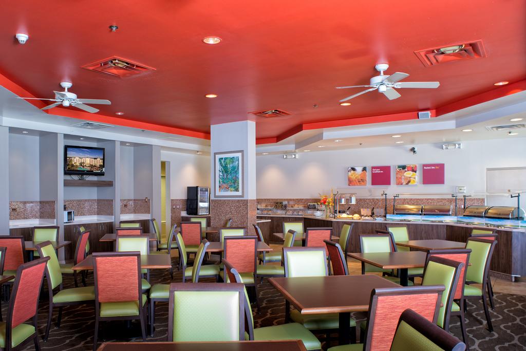 Comfort Suites Maingate East